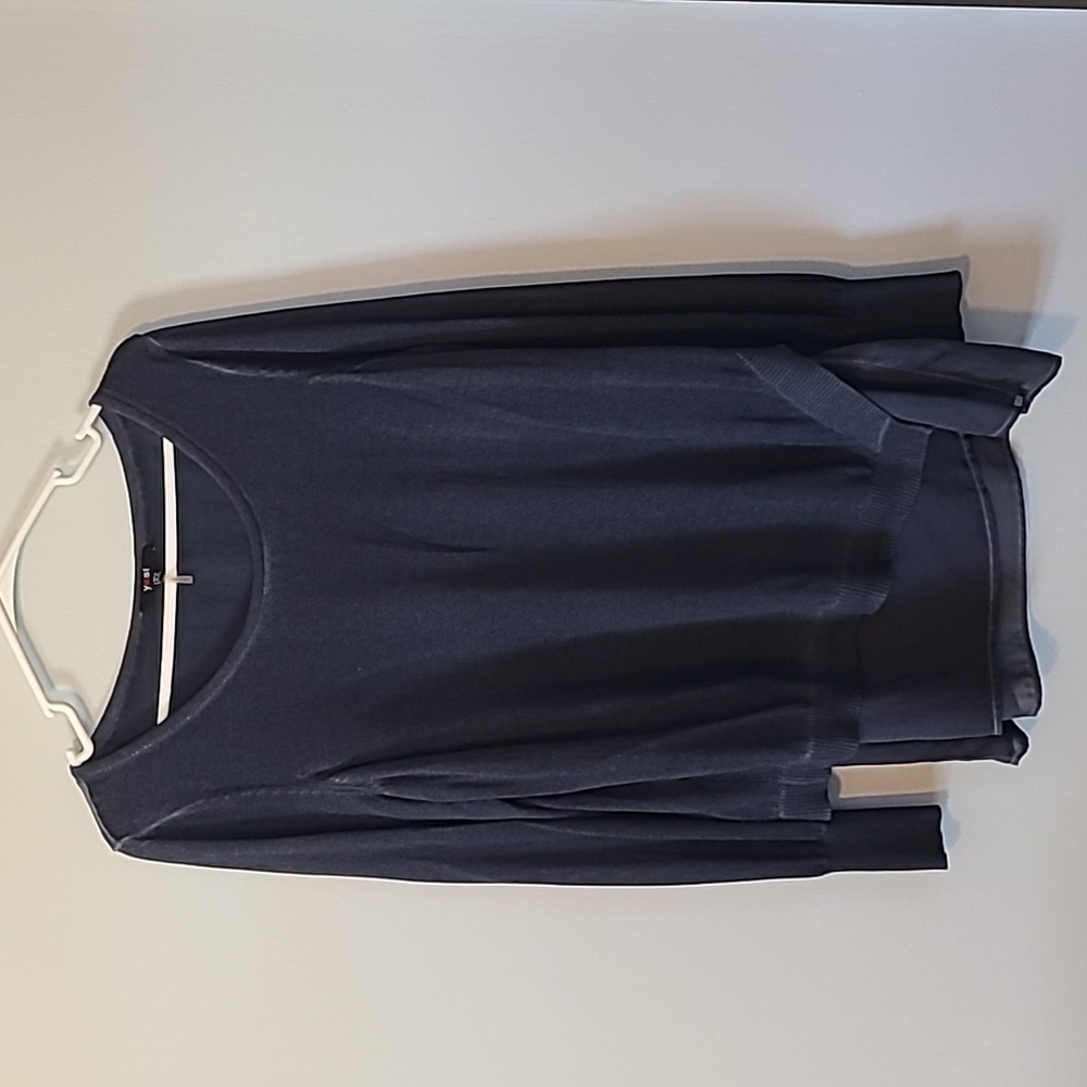 Asymmetrical knit top by Yest
